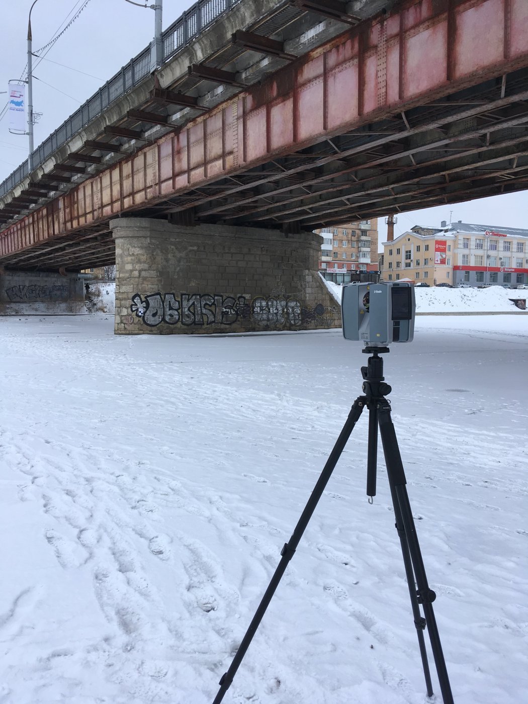 Полевые работы зимой: сканирование мостовых конструкций
